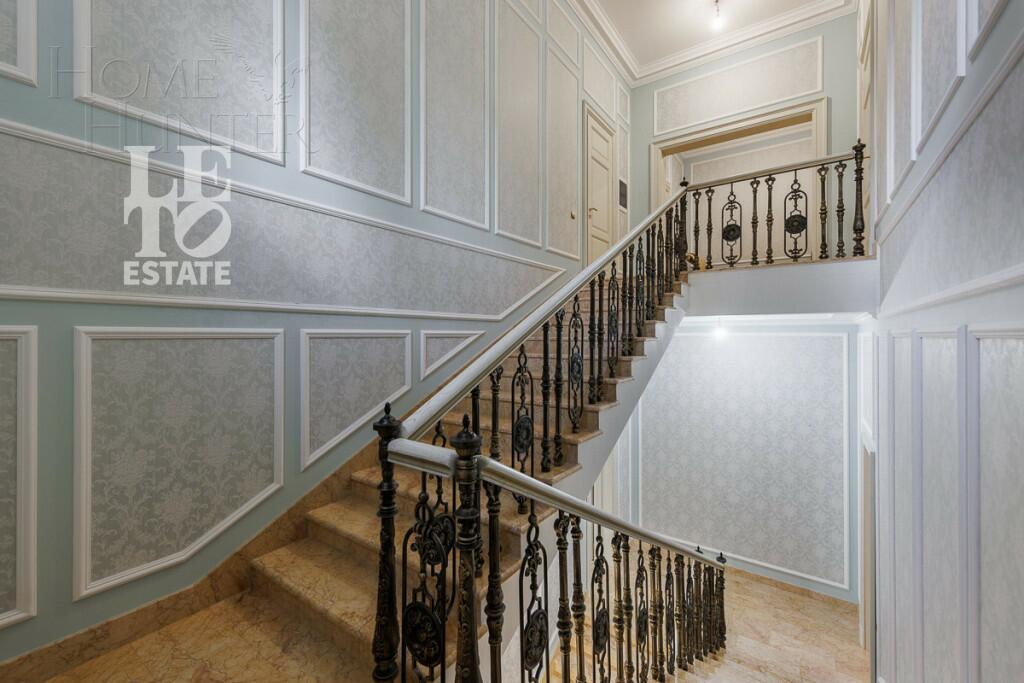 2-этажный коттедж 1 556 м² с отделкой