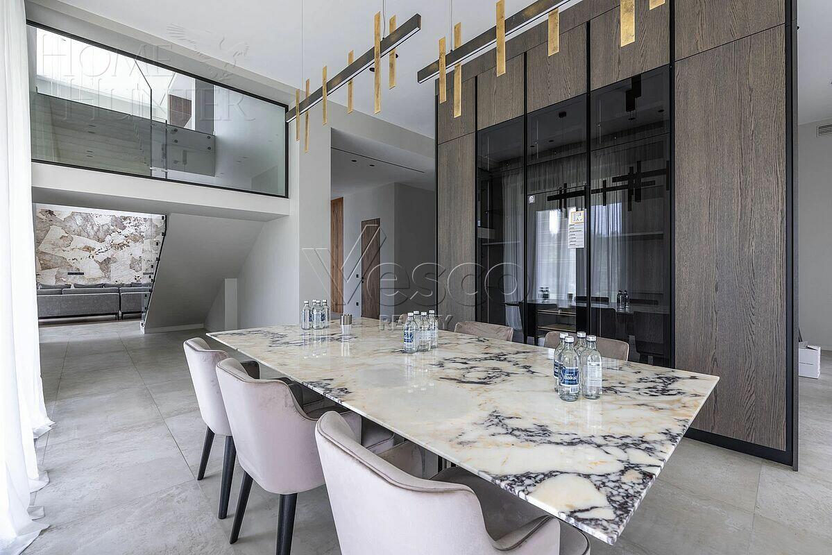 2-этажный коттедж 1 300 м² с отделкой