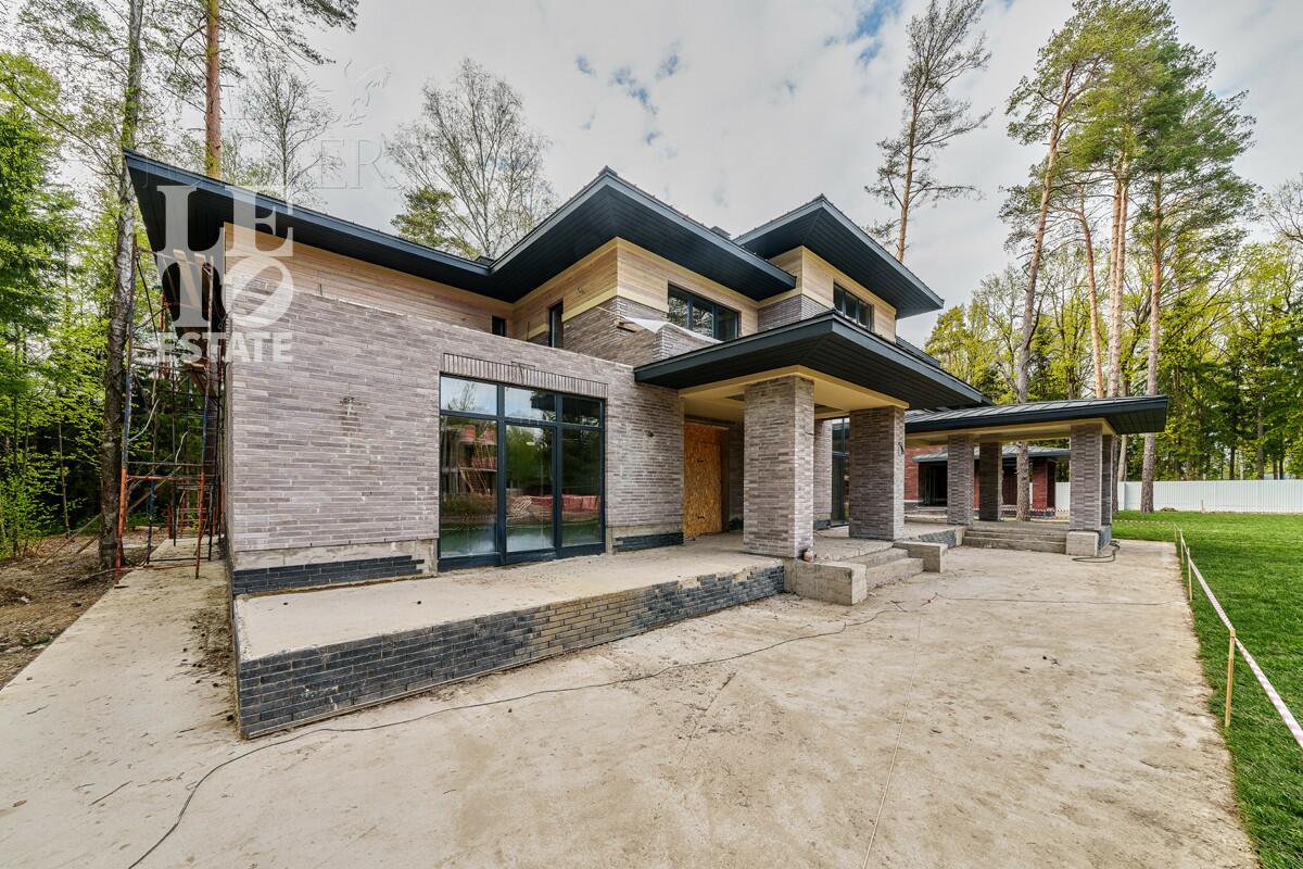 2-этажный коттедж 460 м² без отделки