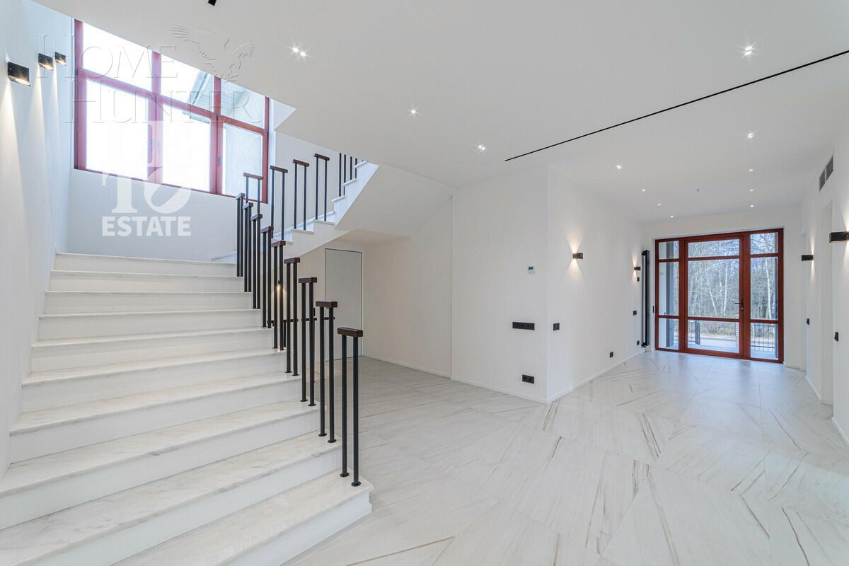 2-этажный коттедж 693 м² с отделкой