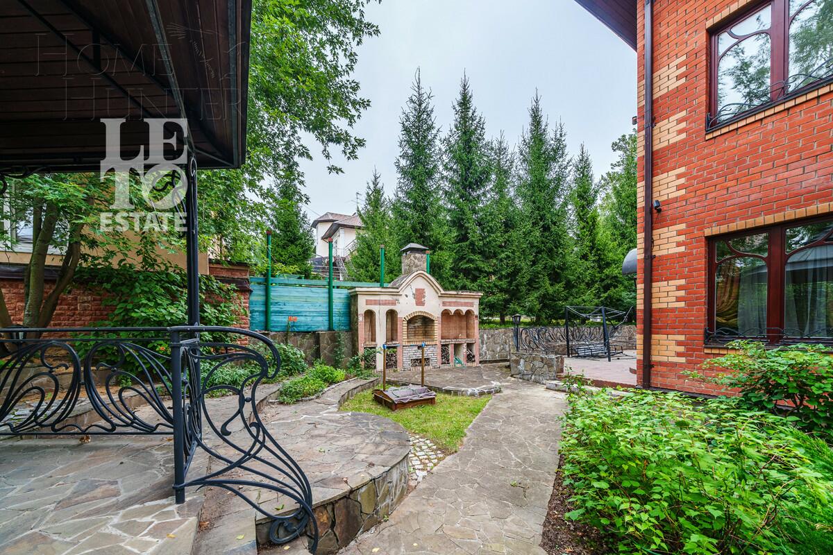 2-этажный коттедж 450 м² с отделкой