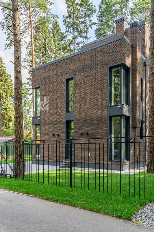 3-этажный коттедж 380 м² с отделкой