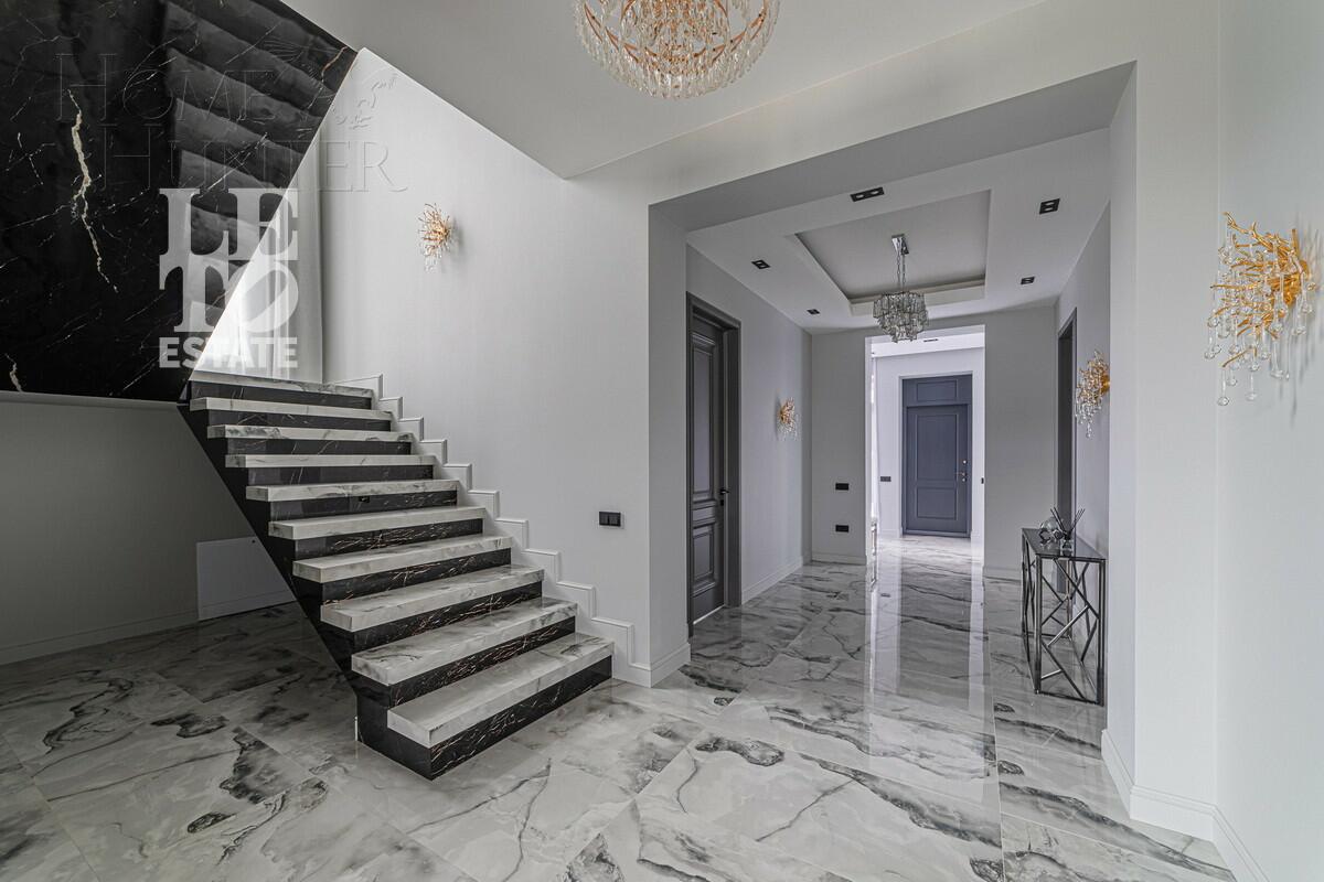 2-этажный коттедж 340 м² с отделкой