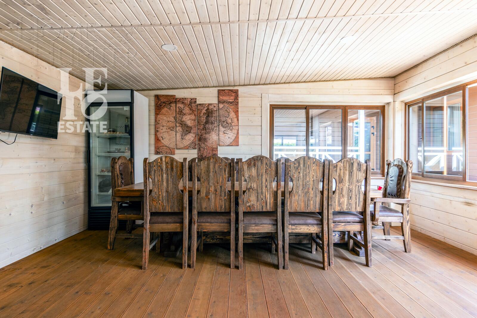 2-этажный коттедж 300 м² с отделкой