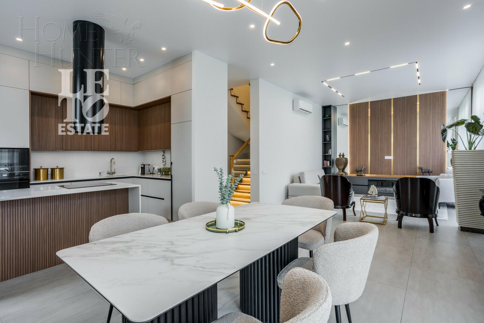 2-этажный коттедж 243 м² с отделкой