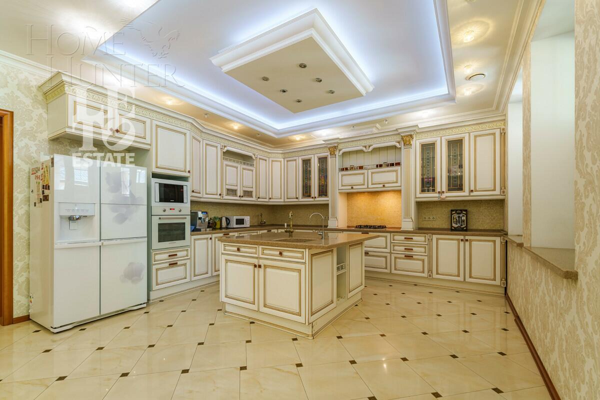 2-этажный коттедж 1 000 м² с отделкой