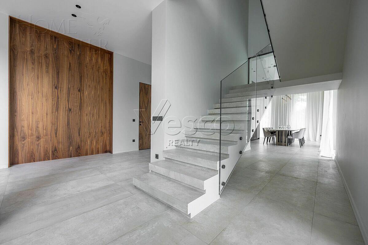 2-этажный коттедж 1 300 м² с отделкой