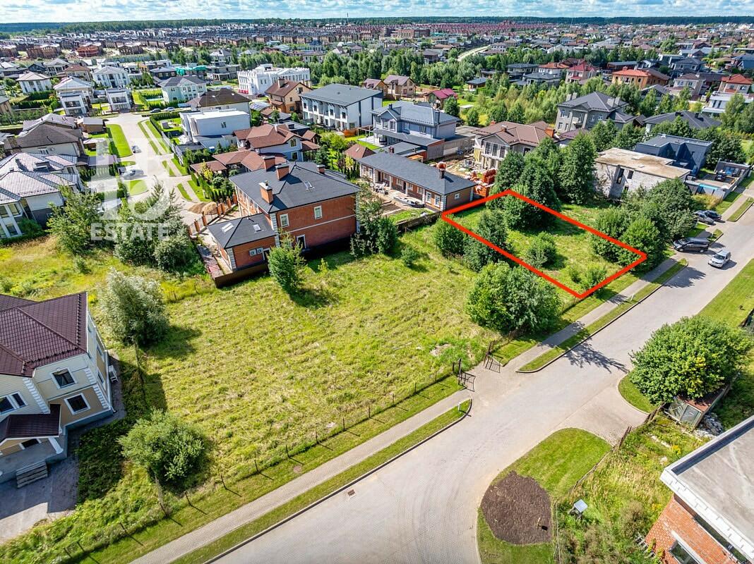 Участок 5.2 сот. в охраняемом поселке