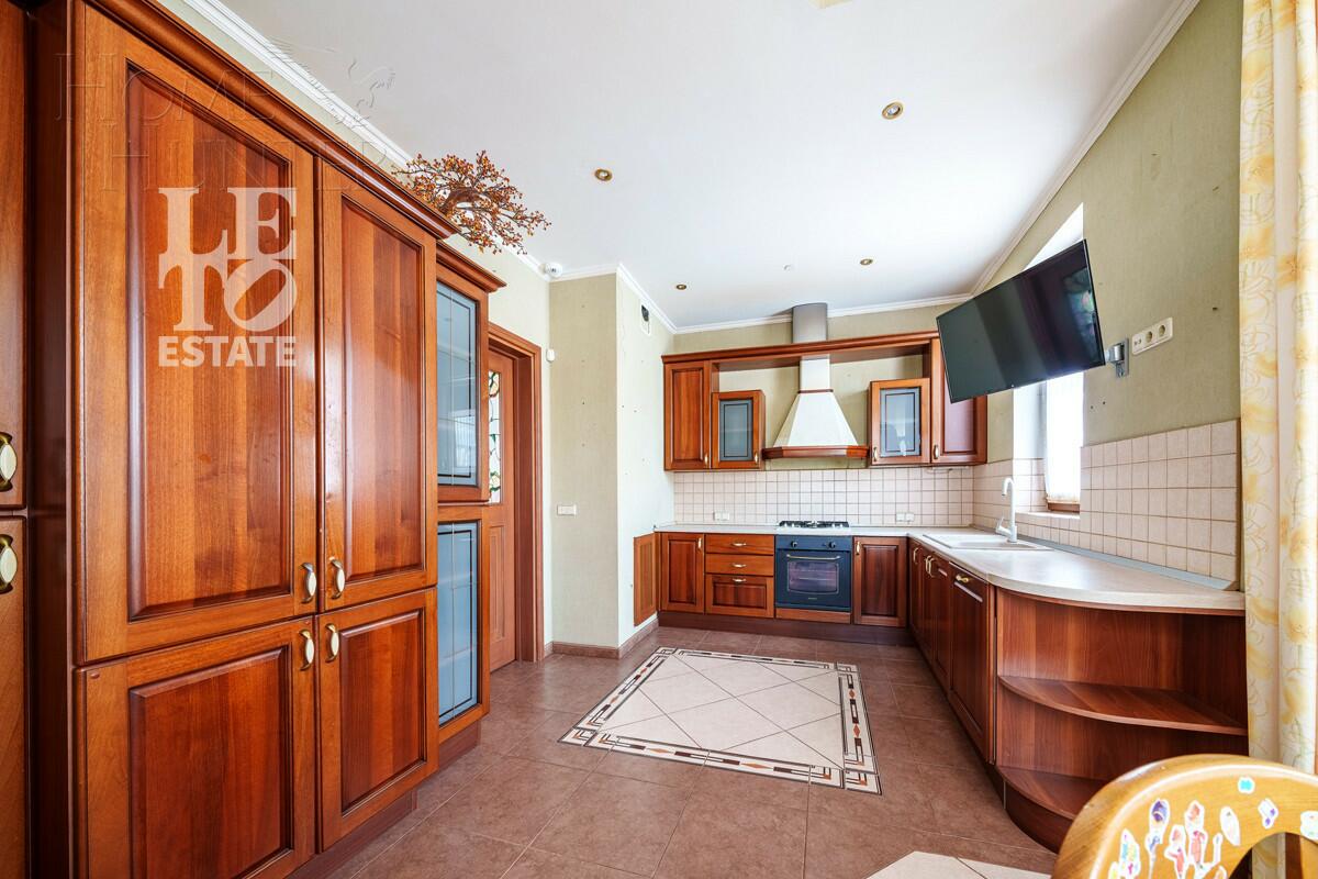 2-этажный коттедж 350 м² с отделкой