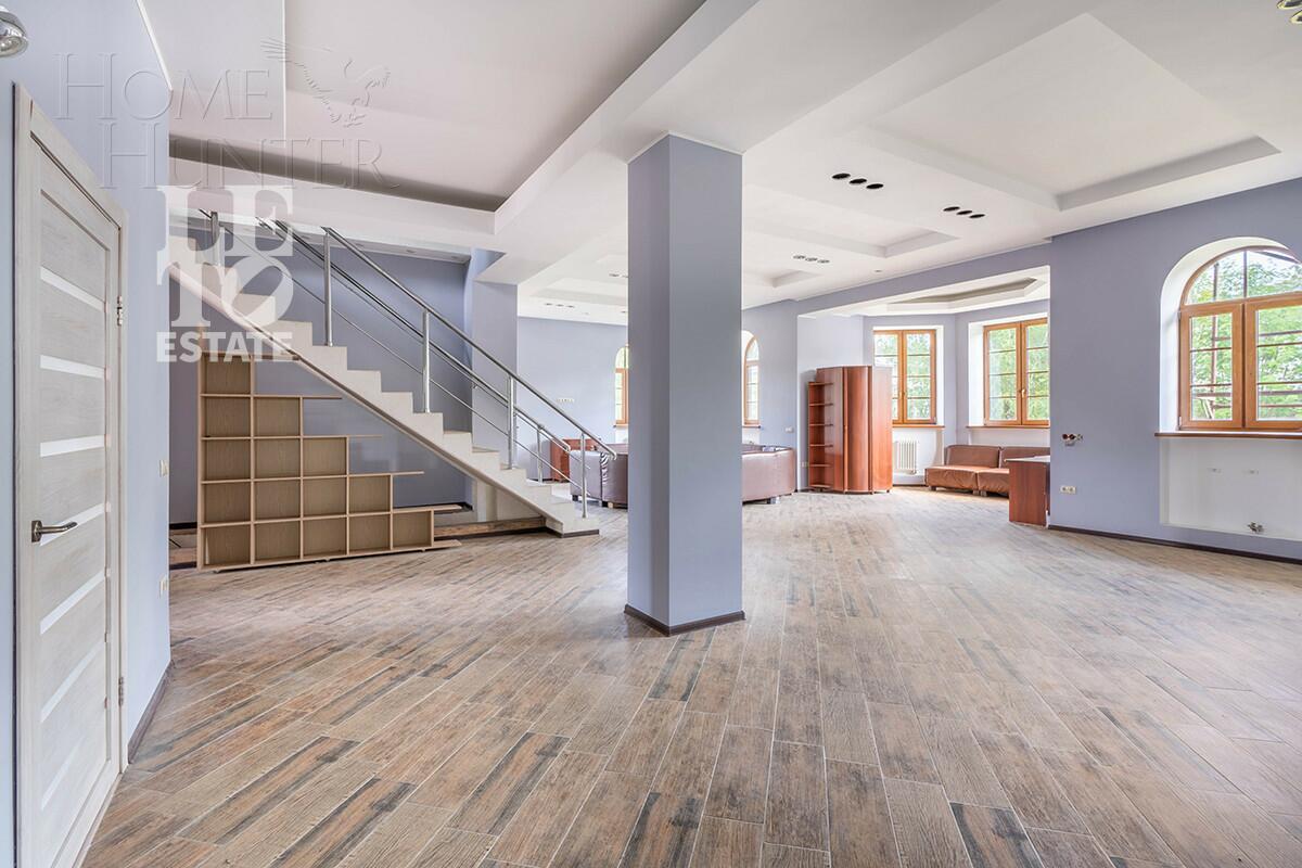 2-этажный коттедж 1 028 м² с отделкой