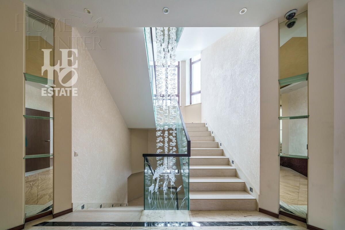 2-этажный коттедж 680 м² с отделкой