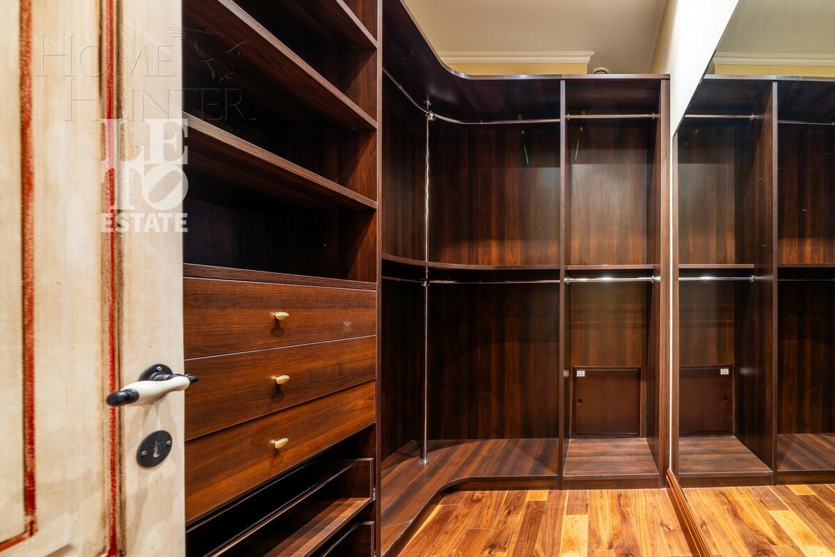 3-этажный коттедж 980 м² с отделкой