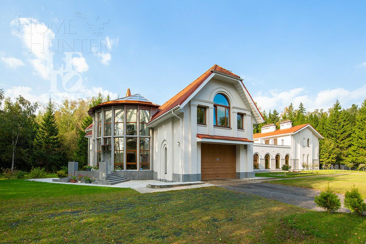 2-этажный коттедж 1 100 м² с отделкой