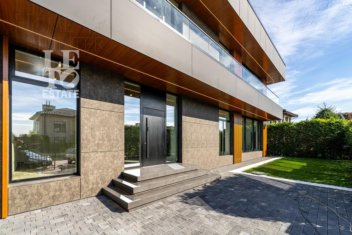 2-этажный коттедж 1 200 м² без отделки