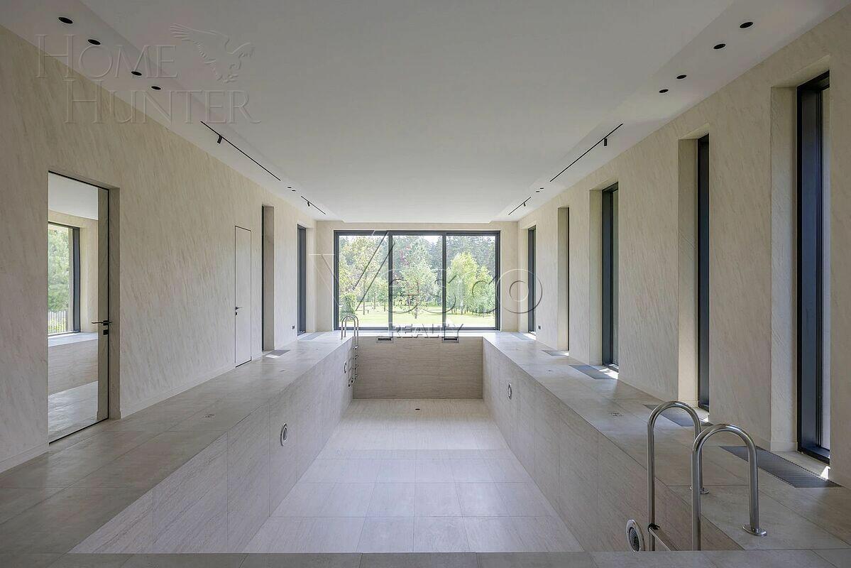 2-этажный коттедж 1 300 м² с отделкой