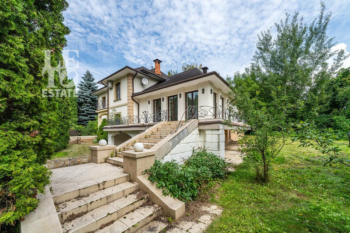 2-этажный коттедж 650 м² с отделкой