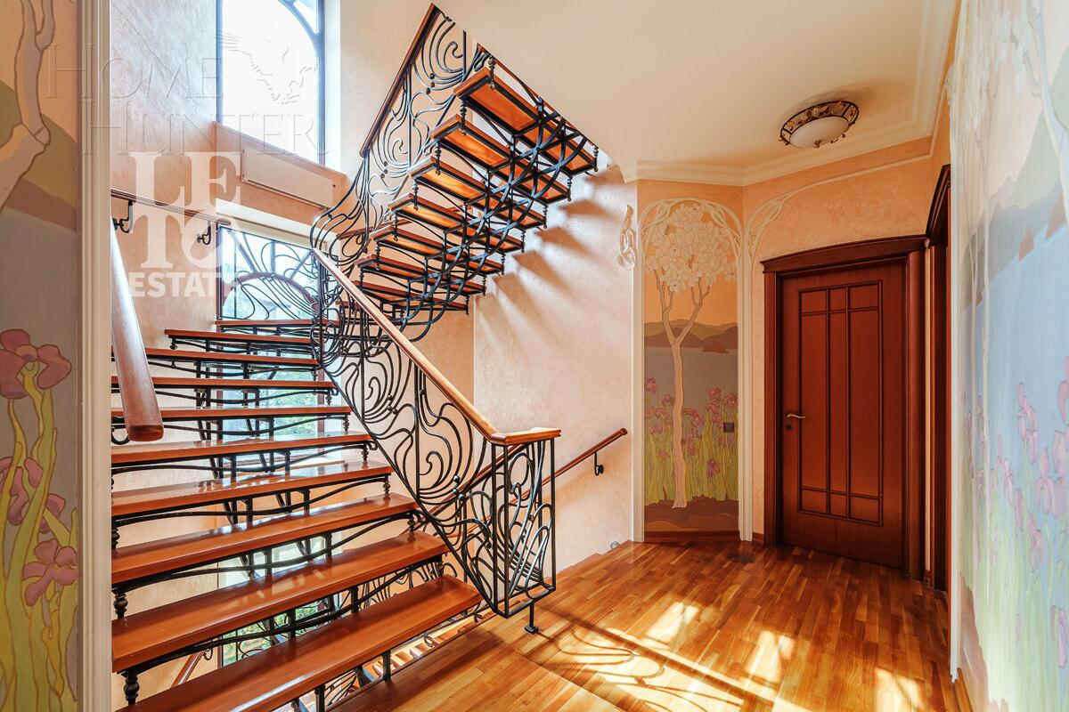 2-этажный коттедж 450 м² с отделкой