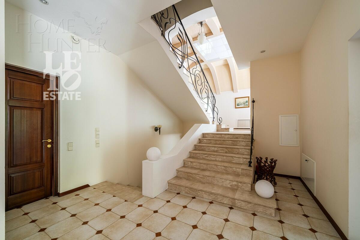 2-этажный коттедж 650 м² с отделкой