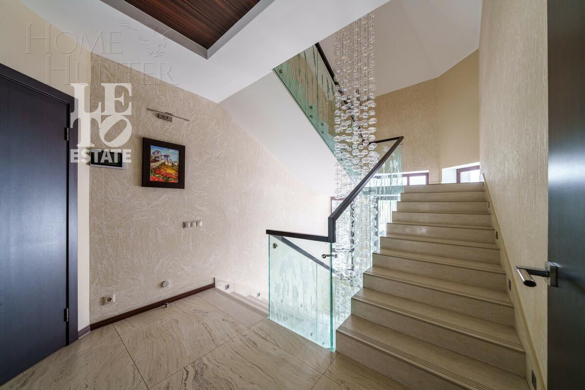 2-этажный коттедж 680 м² с отделкой