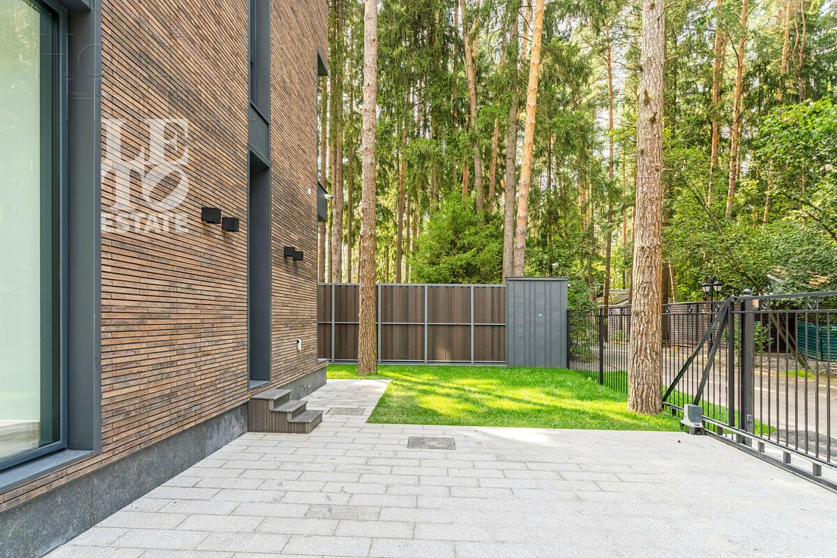 3-этажный коттедж 380 м² с отделкой