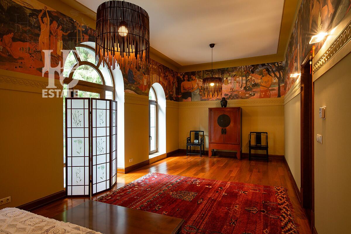 2-этажный коттедж 1 100 м² с отделкой