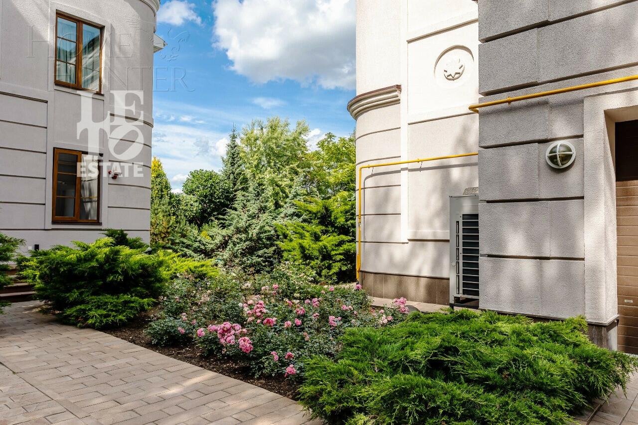 3-этажный коттедж 750 м² с отделкой