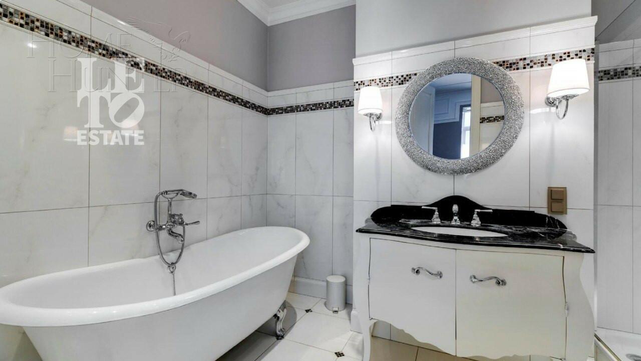 3-этажный коттедж 1 185 м² с отделкой