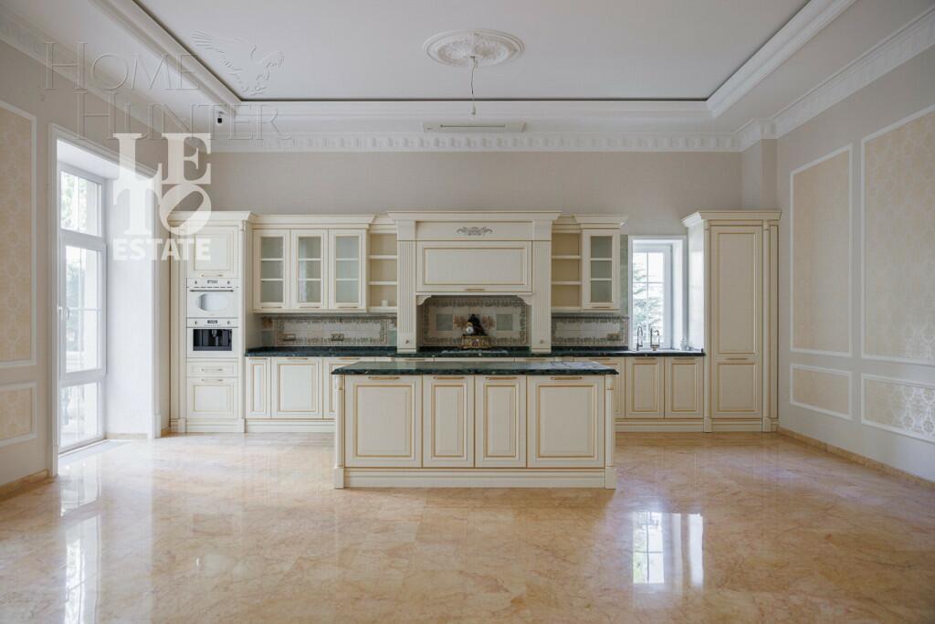 2-этажный коттедж 1 556 м² с отделкой