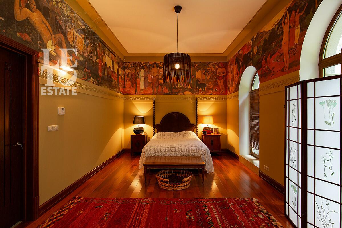 2-этажный коттедж 1 100 м² с отделкой