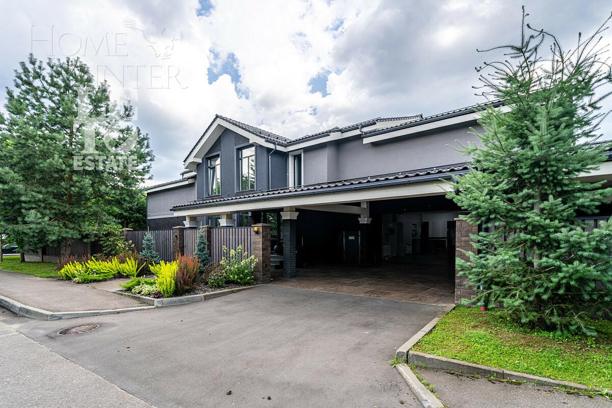 2-этажный коттедж 1 100 м² с отделкой