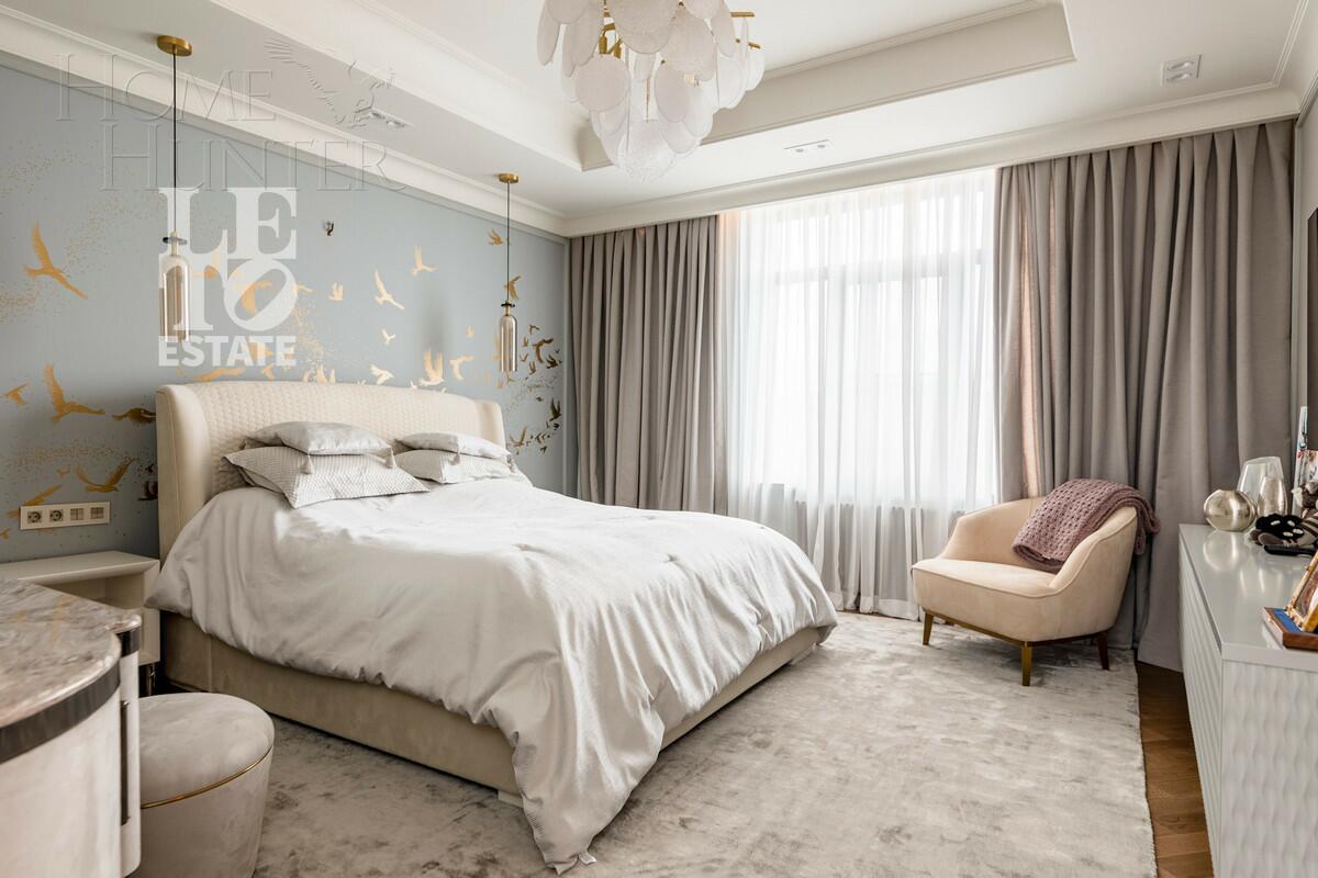 3-этажный коттедж 1 100 м² с отделкой