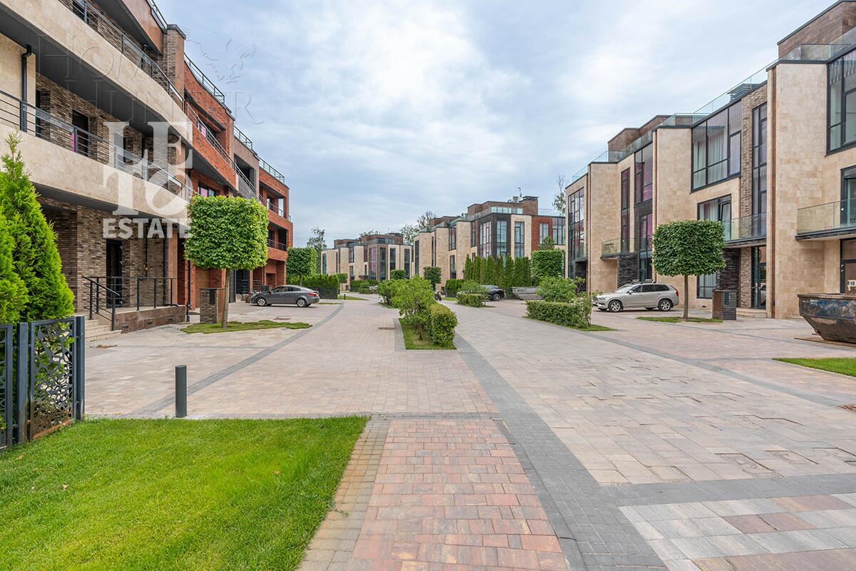 4-этажный таунхаус 278 м² с отделкой