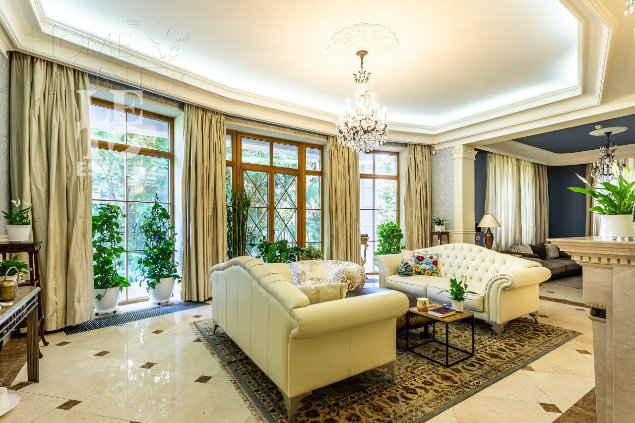 3-этажный коттедж 750 м² с отделкой