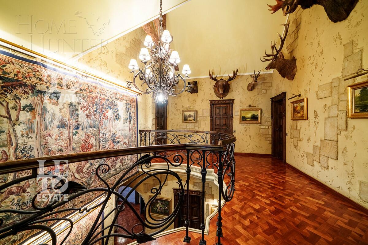 3-этажный коттедж 850 м² с отделкой