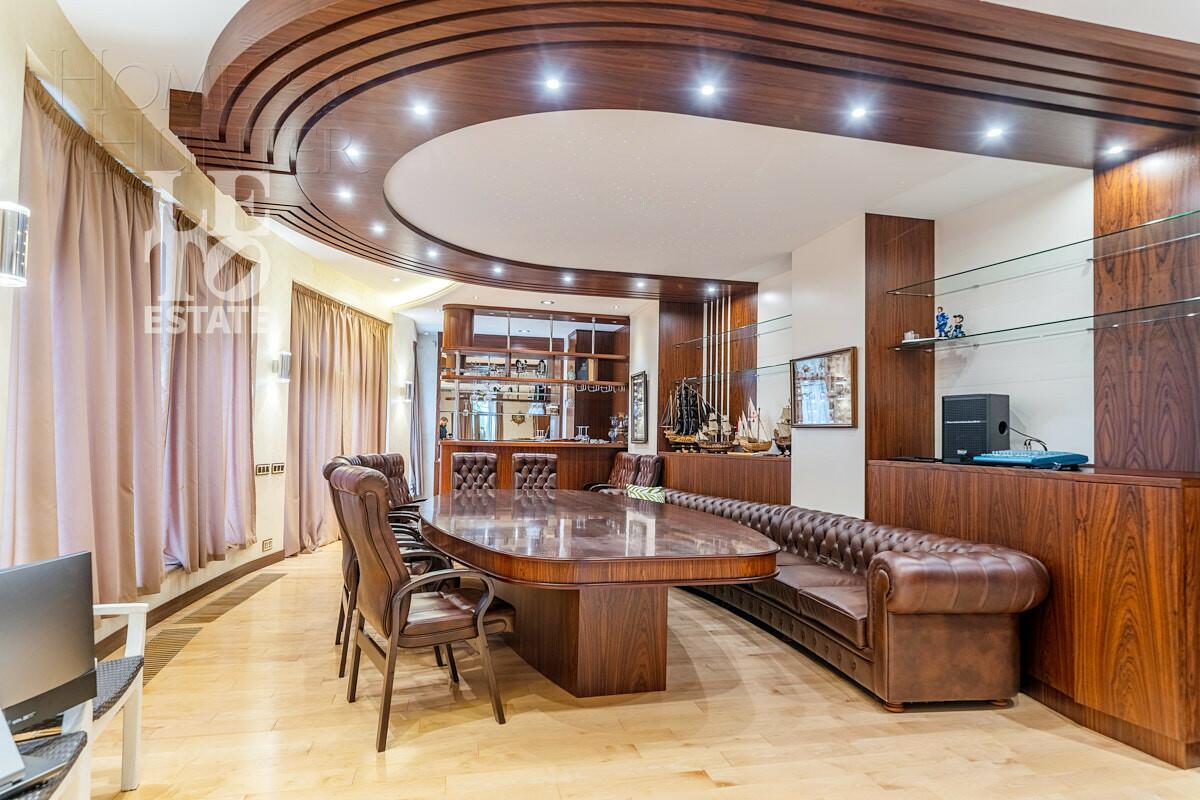 2-этажный коттедж 1 000 м² с отделкой