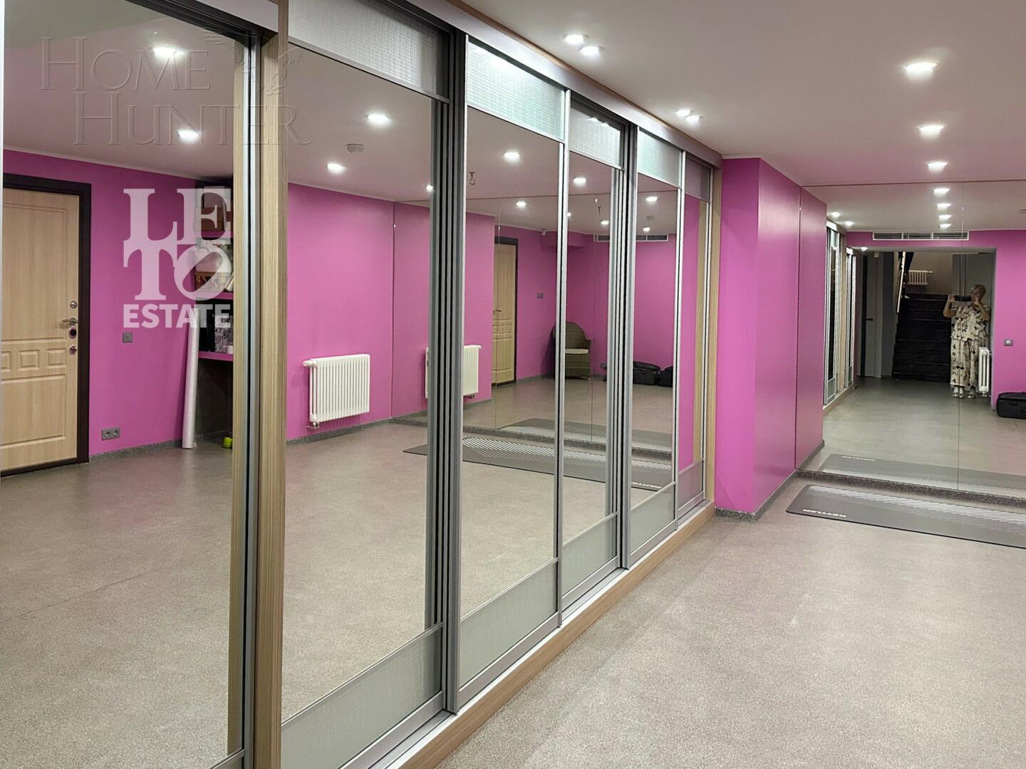 3-этажный таунхаус 293 м² с отделкой