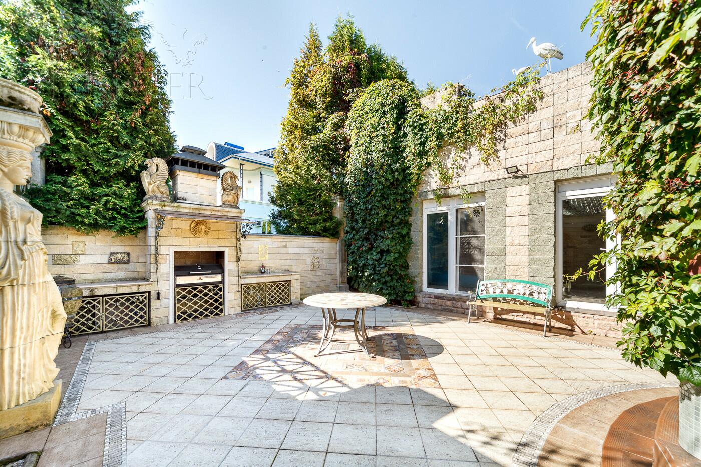 2-этажный коттедж 939 м² с отделкой