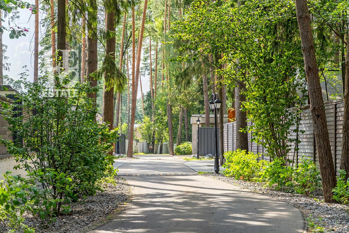 3-этажный коттедж 380 м² с отделкой