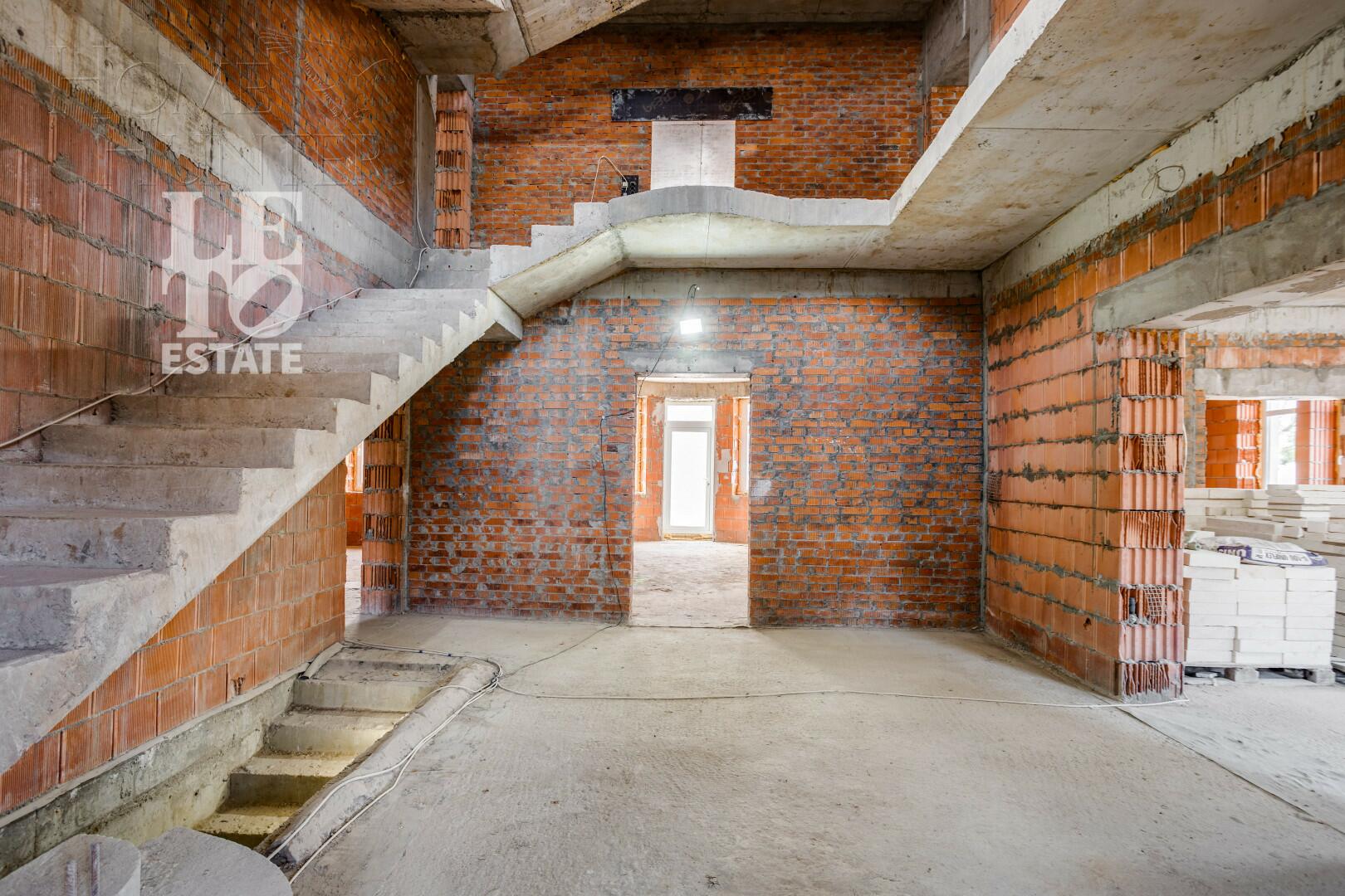 2-этажный коттедж 860 м² без отделки