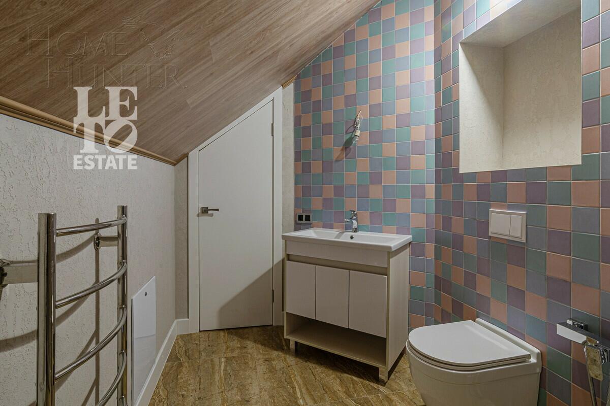 3-этажный коттедж 350 м² с отделкой