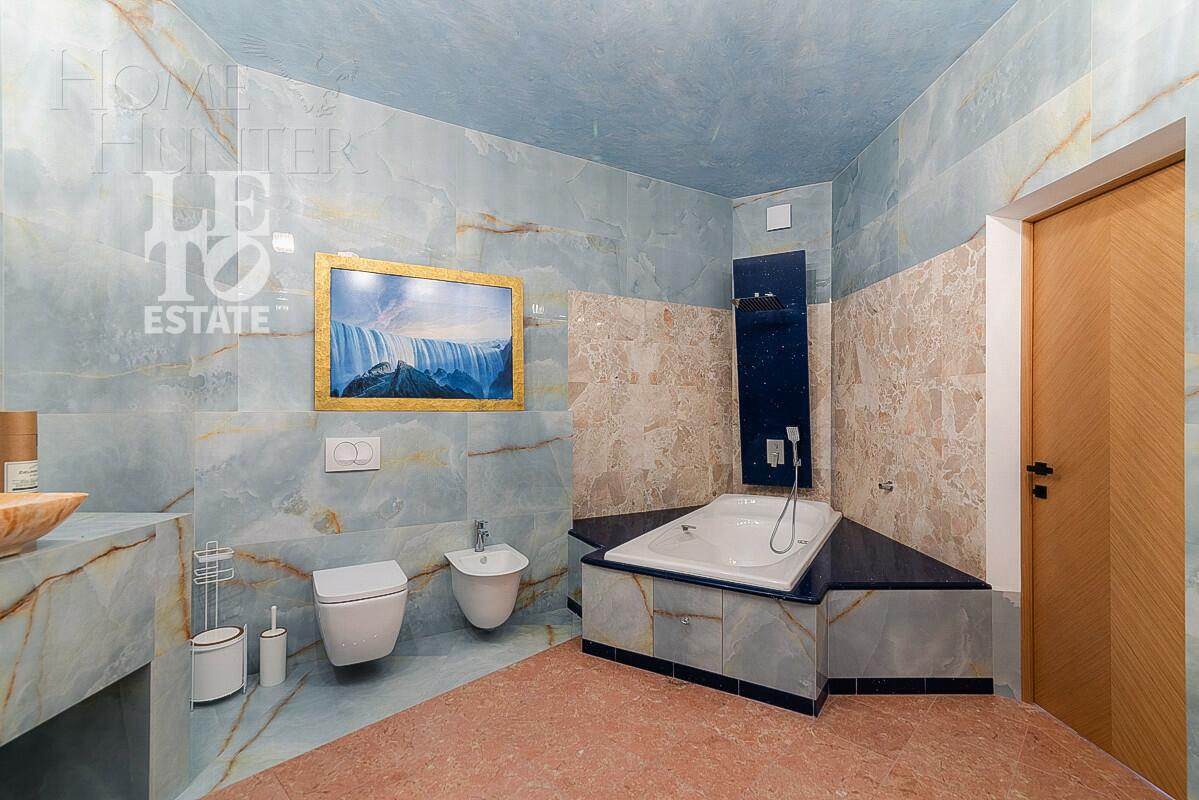 3-этажный коттедж 1 241 м² с отделкой