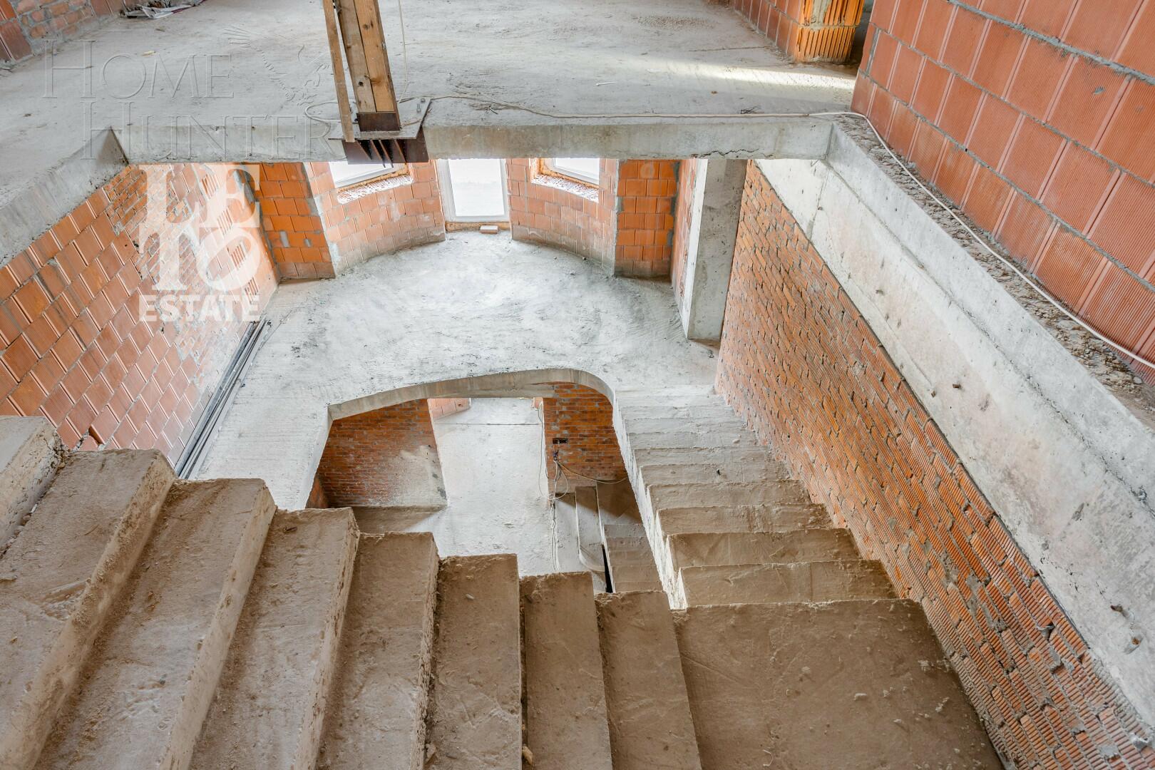 2-этажный коттедж 860 м² без отделки