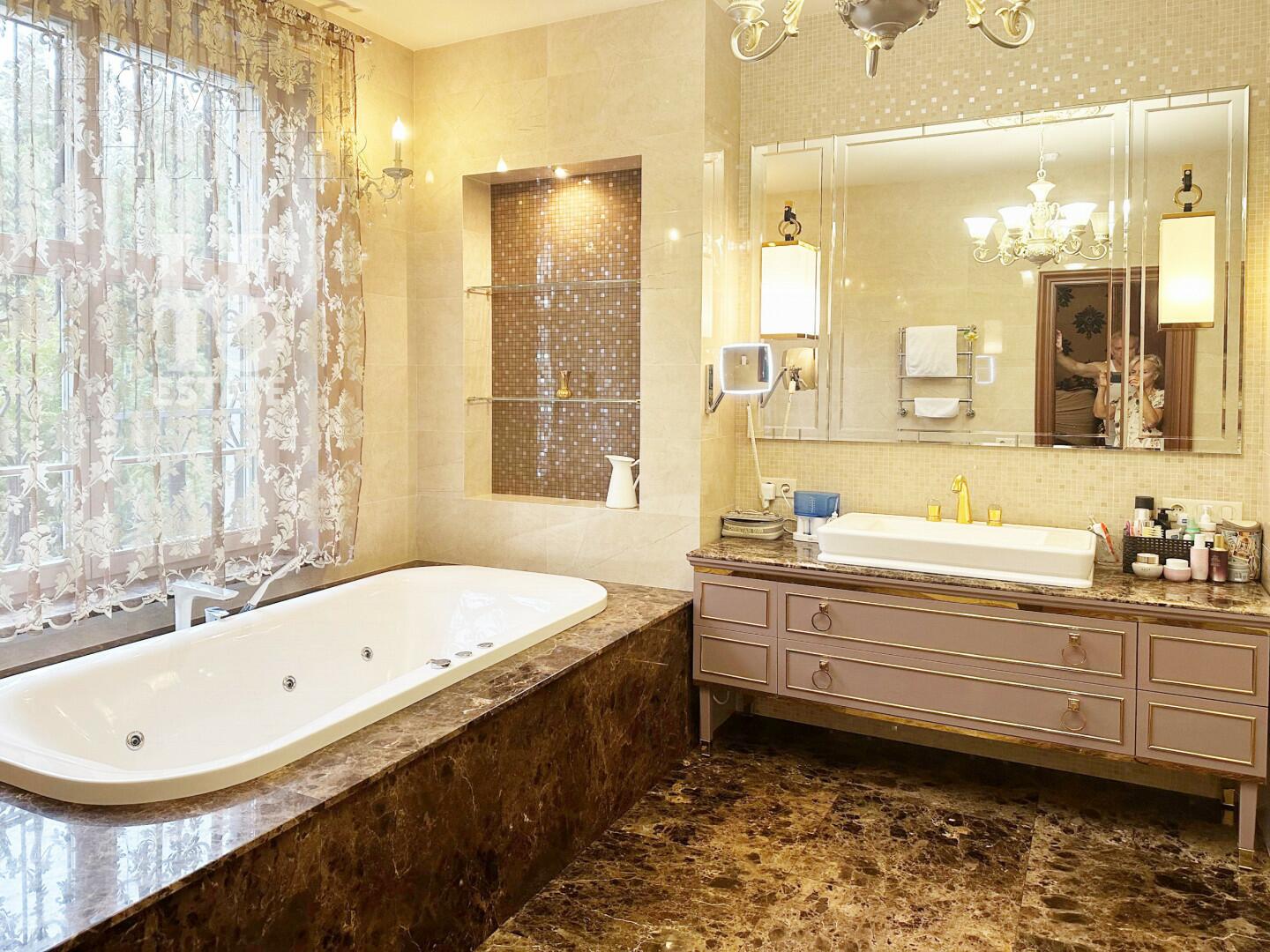 3-этажный таунхаус 293 м² с отделкой