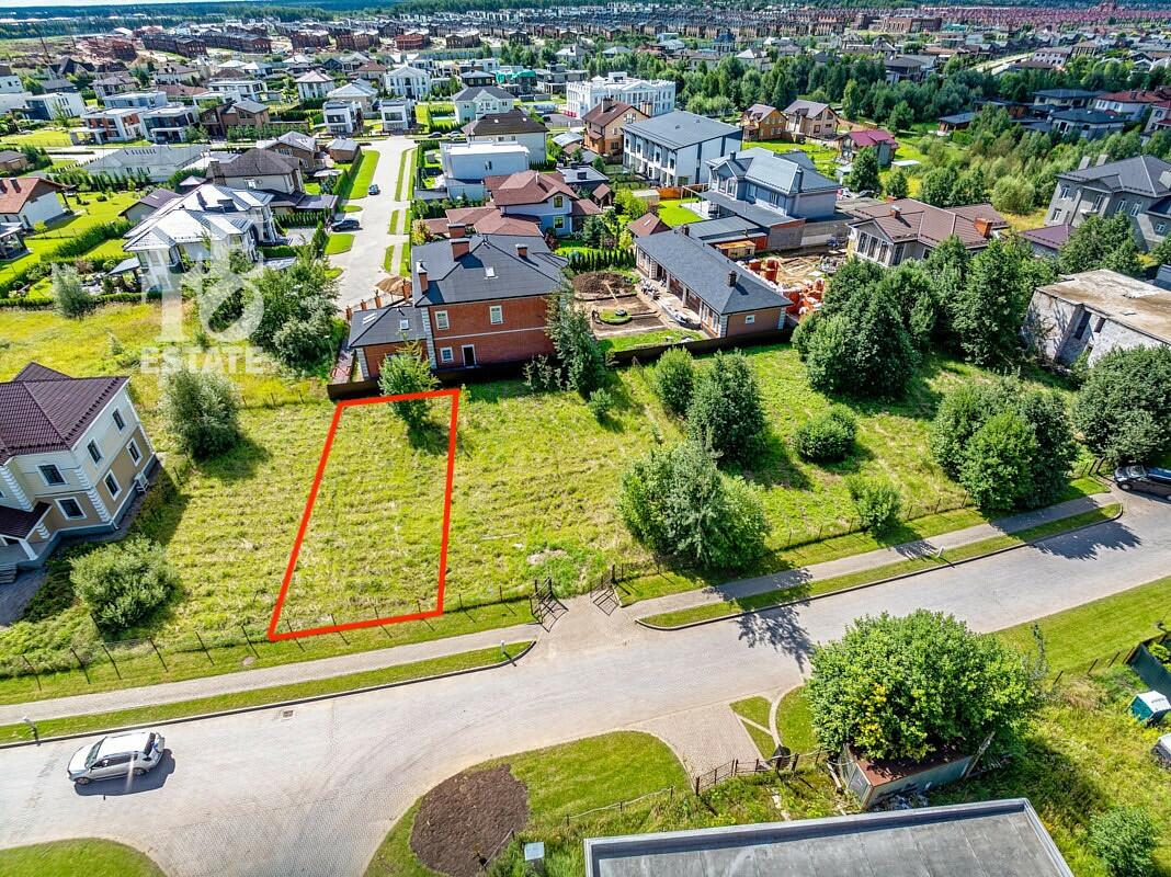 Участок 5.2 сот. в охраняемом поселке