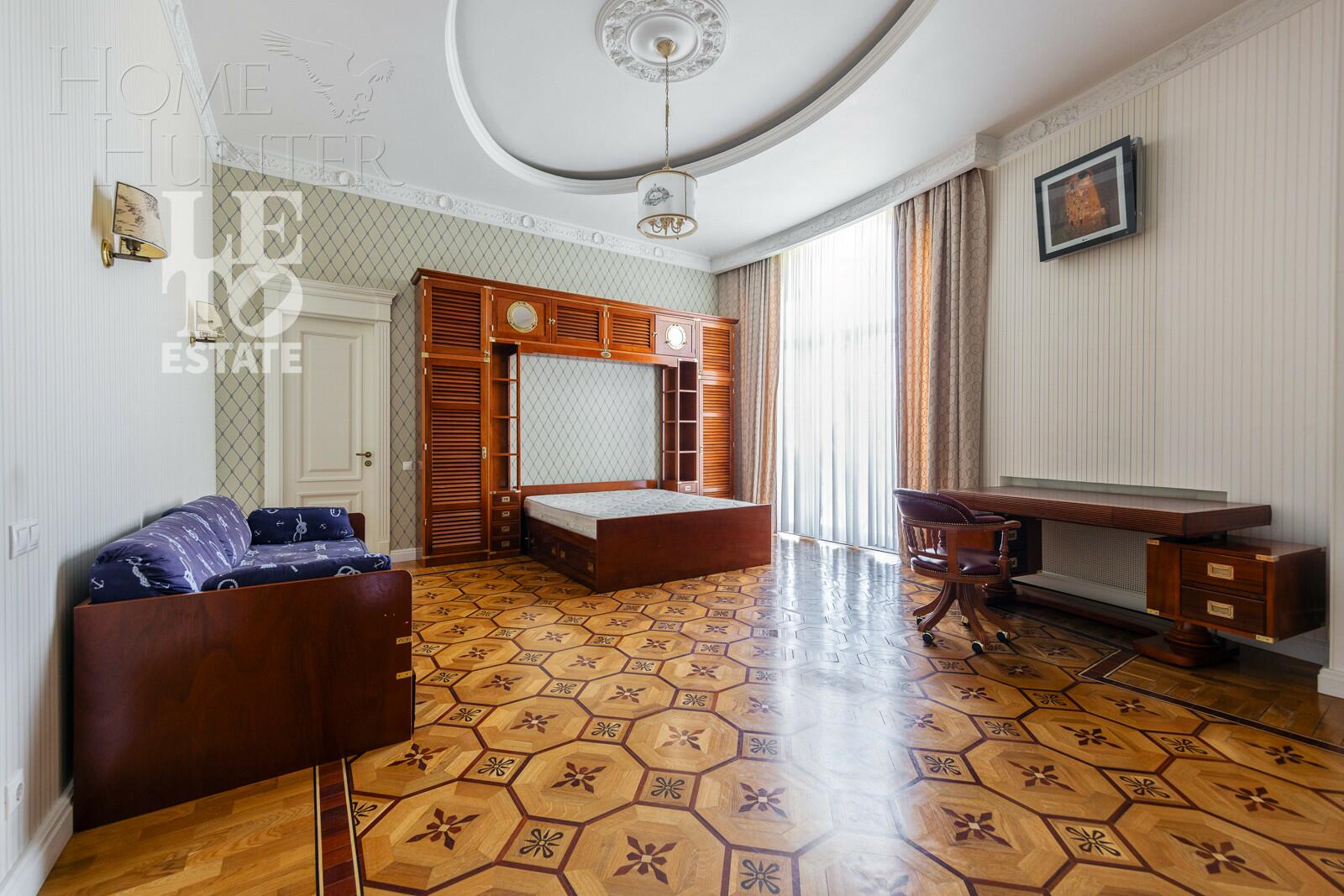 3-этажный коттедж 660 м² с отделкой