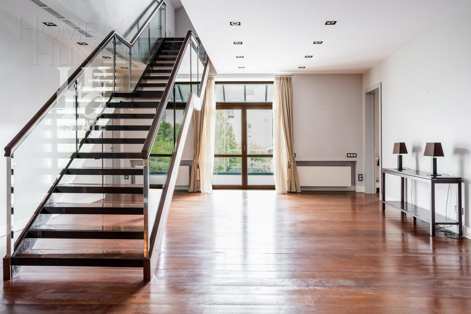 2-этажный коттедж 1 438 м² с отделкой