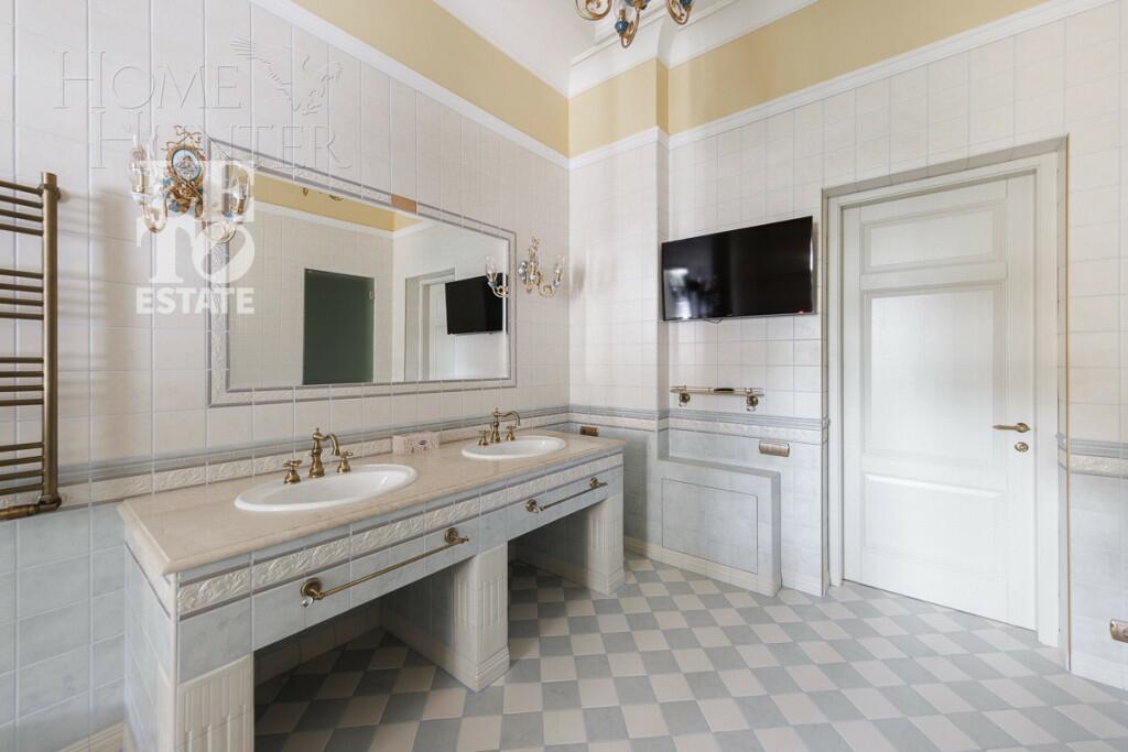 2-этажный коттедж 1 556 м² с отделкой