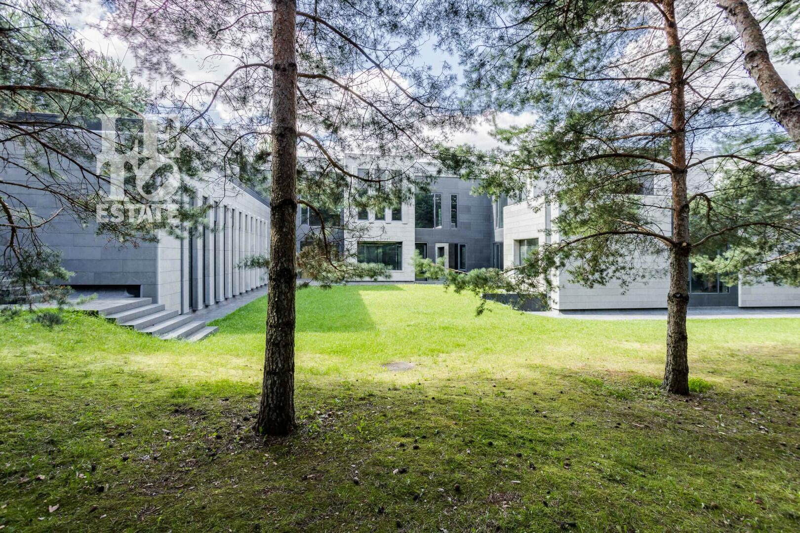 2-этажный коттедж 2 240 м² без отделки