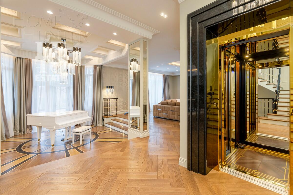 3-этажный коттедж 1 100 м² с отделкой