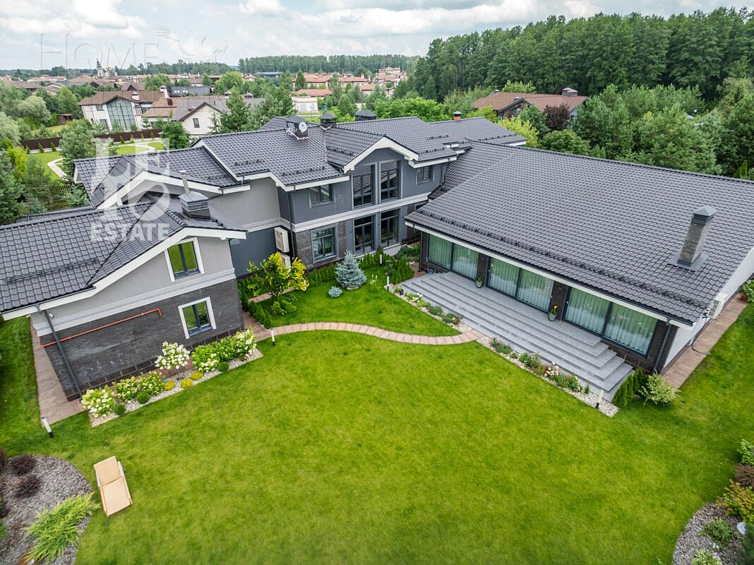 2-этажный коттедж 1 100 м² с отделкой